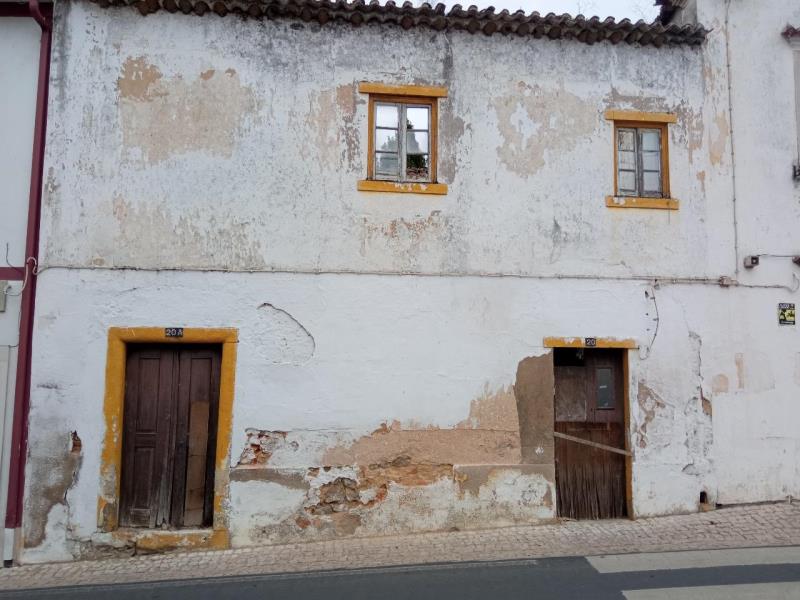 *(1/2) METADE DE EDIFÍCIO EM RUÍNAS EM PONTÉVEL*