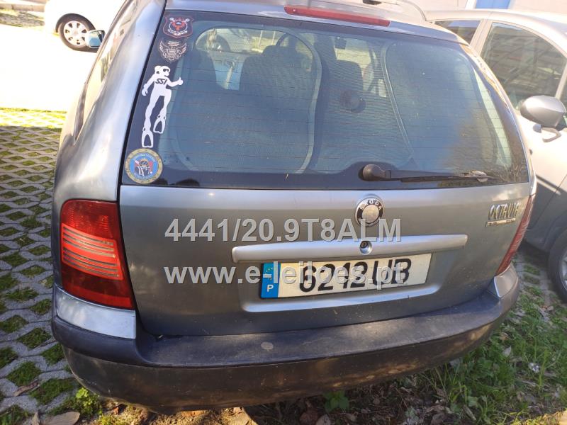 Veículo Ligeiro de passageiros de marca SKODA