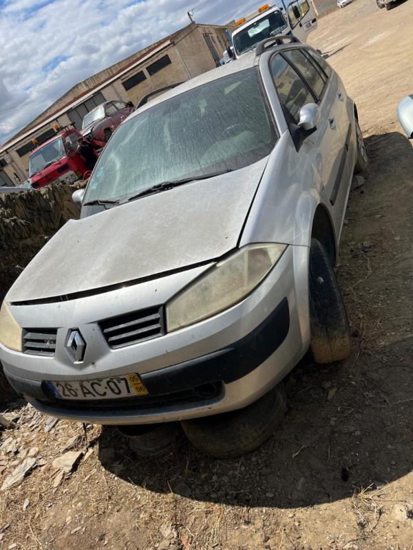 Fotografia de veículo: VEICULO AUTOMÓVEL "RENAULT M - MEGANE" ACIDENTADO MATRICULA "26-AC-07" ANO 2005