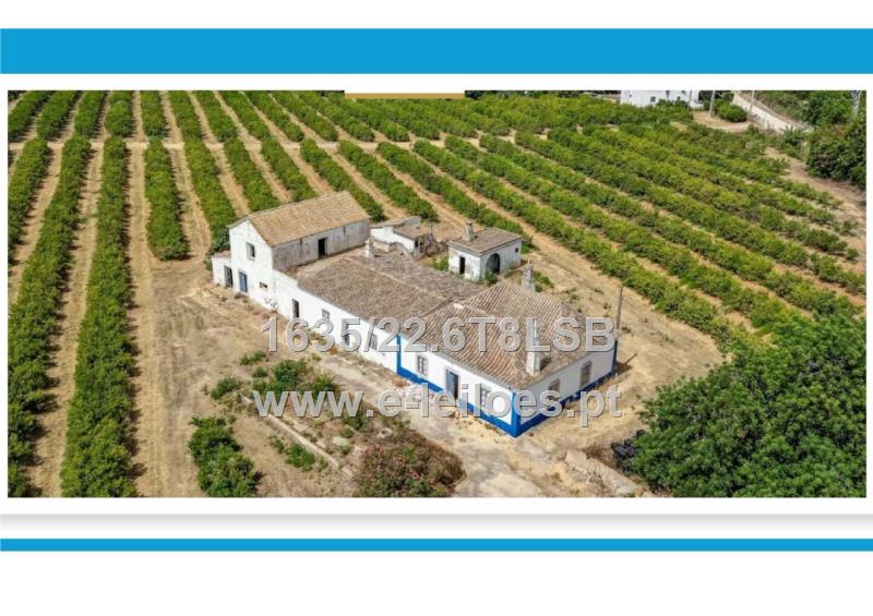 Prédio Misto sito em Tavira, Luz