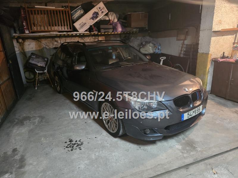 Veículo de passageiros da marca BMW