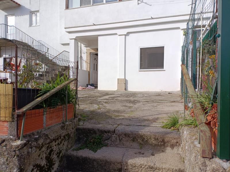 Fotografia de imóvel: Apartamento T2 no 1.º andar, freguesia de Santiago