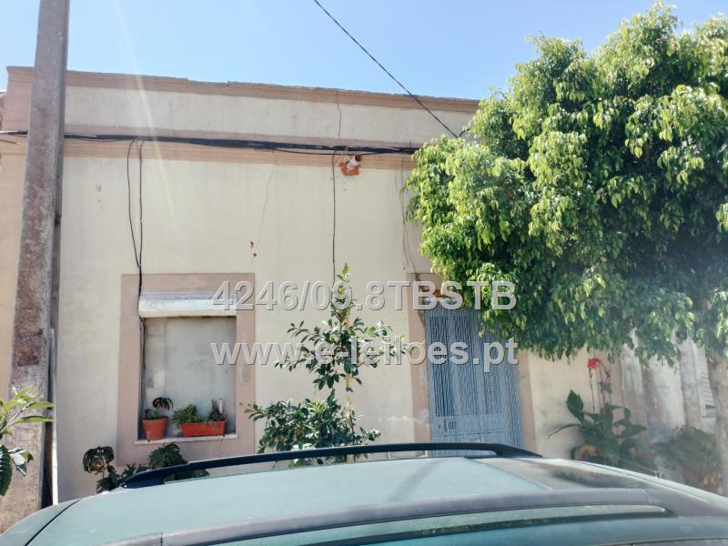 Lote composto por 16 imóveis em Setúbal
