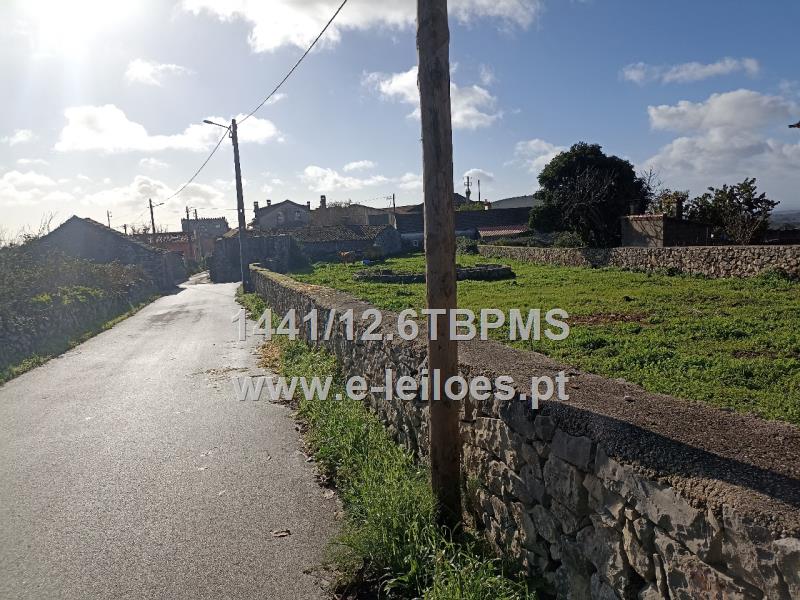 Prédio rústico (proporção de 1/2) situado em  Serra de Santo António - Alcanena