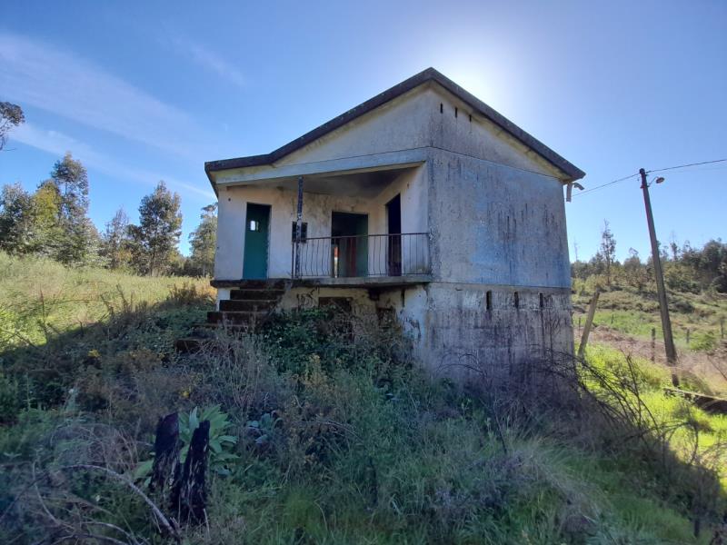 Fotografia de imóvel: Prédio em dificeis condições de habitabilidade