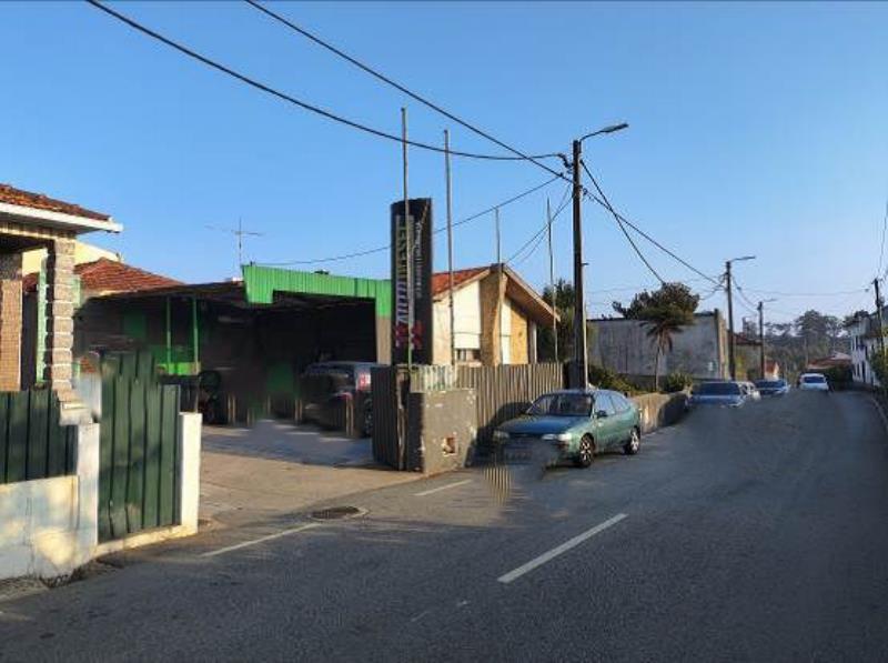 Fotografia de imóvel: Armazém/Casa térrea para industria  e terreno rustico - São Paio de Oleiros
