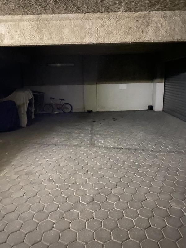 Fotografia de imóvel: Cave-Garagem com 6 lugares de estacionamento
