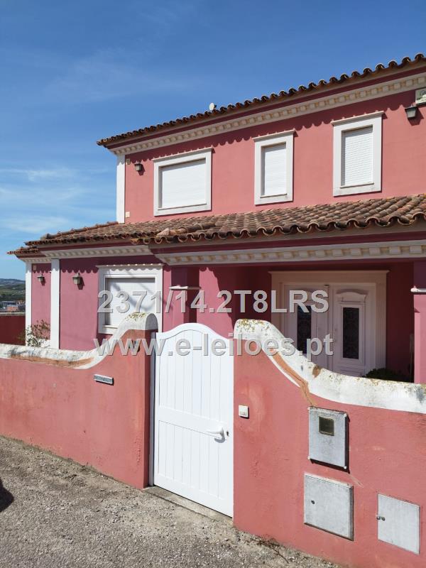 1/2 moradia t4 com piscina sita em Ponte do Rol