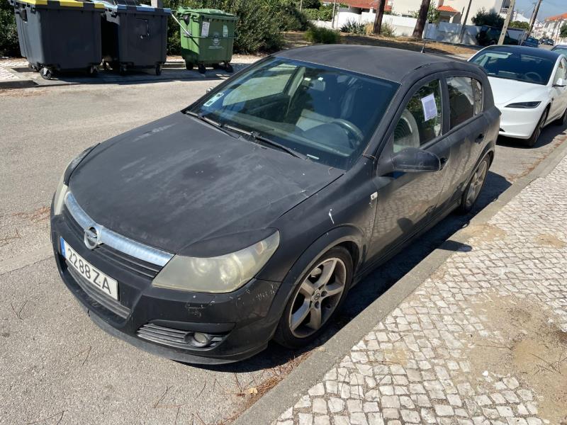 Fotografia de veículo: Veiculo automóvel de marca Opel