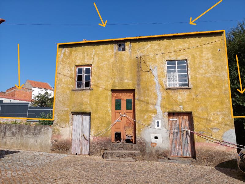 Fotografia de imóvel: Moradia para reconstrução na Erada (VERBA 1)