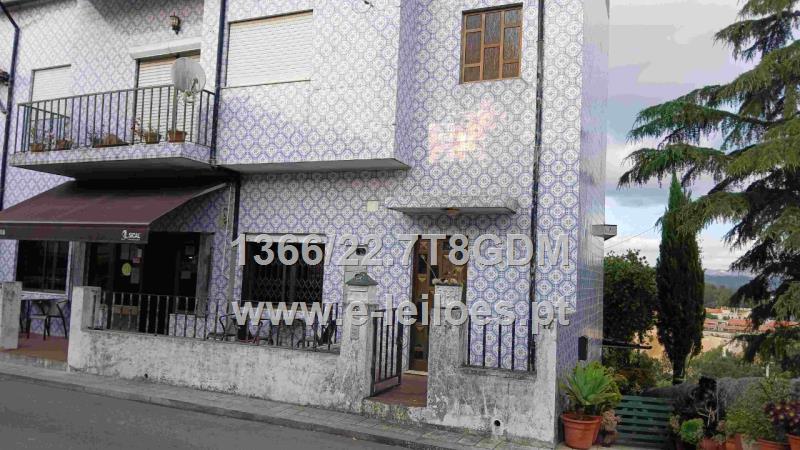 Casa de cave, rés do chão e andar Foz do Sousa