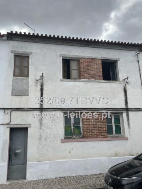 1/2 (metade) de moradia sita em Ferreira do Alentejo