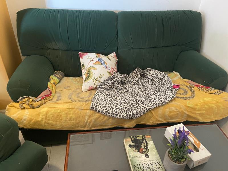 Fotografia de mobiliário: Um conjunto de sofás composto por um de 2 lugares e dois de 1 lugar