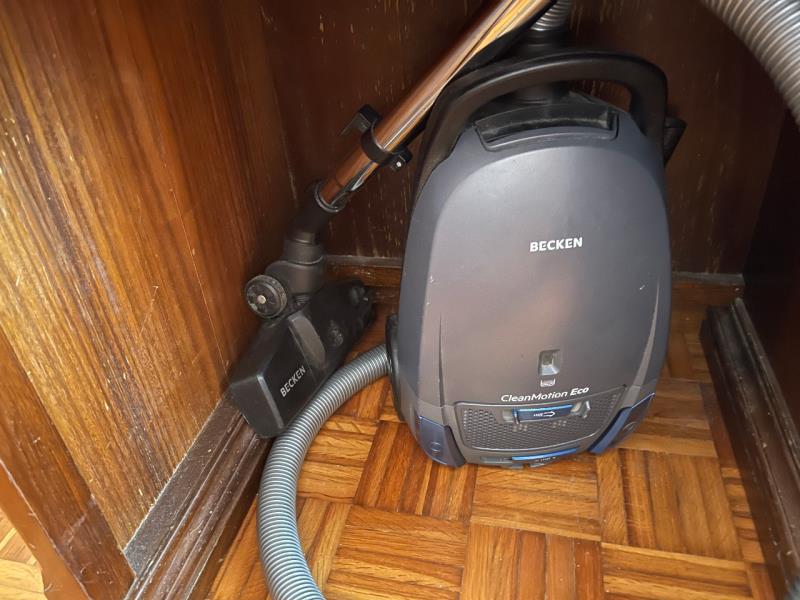Fotografia de mobiliário: Um aspirador de pó da marca Becken