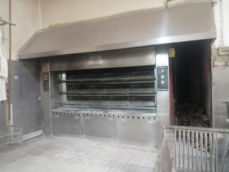 Fotografia de equipamento: Forno industrial a lenha