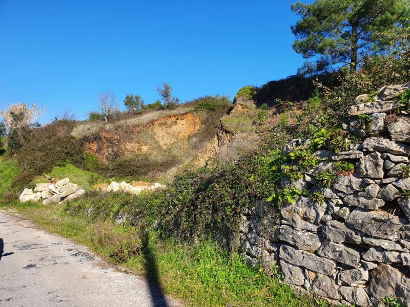 Fotografia de imóvel: Prédio rústico com 320m2 sito em Vieiros, Alqueidão da Serra
