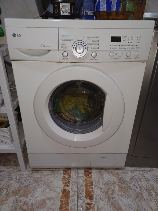Fotografia de mobiliário: Máquina lavar roupa marca LG 7Kg