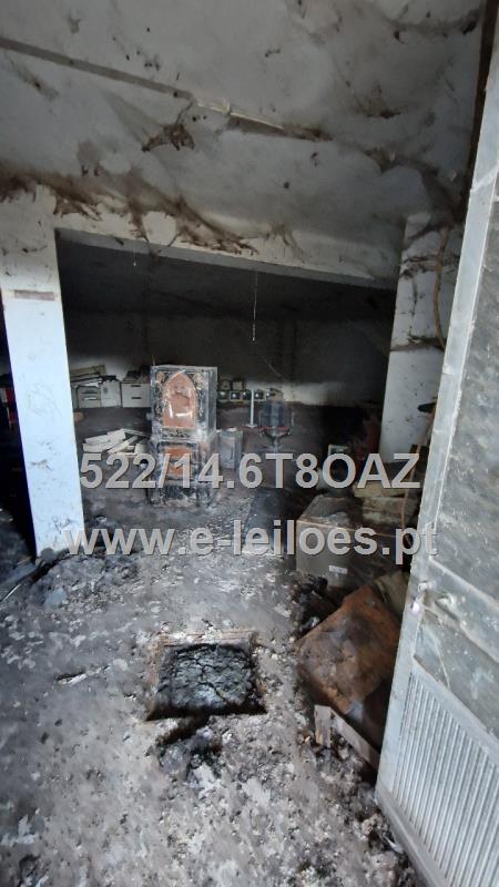 Fração autónoma desigana por letra "B", sub-cave esquerda do bloco poente.