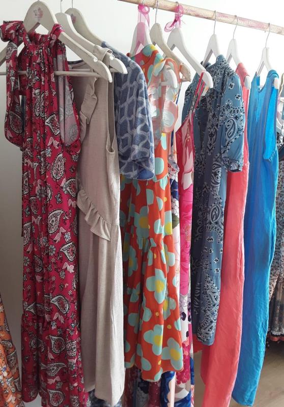 Fotografia de mobiliário: vestidos