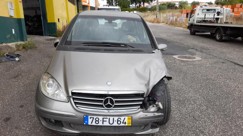 Fotografia de veículo: Mercedes-Benz modelo 169, acidentado, do ano de 2008