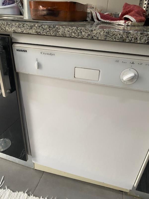 Fotografia de máquina: Máquina de lavar louça marca Hoover Crystaljet
