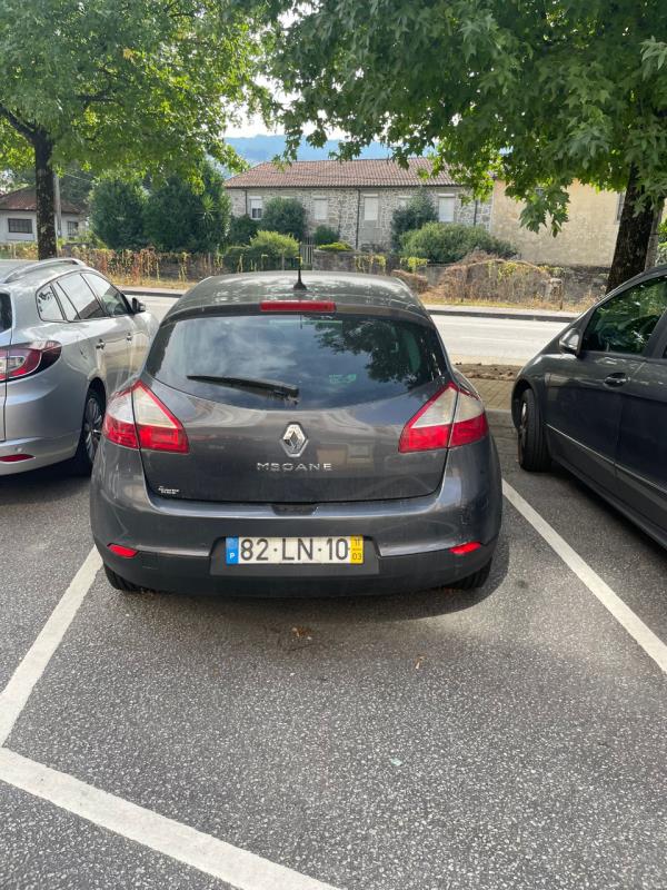 Fotografia de veículo: Veículo  da passageiros da marca RENAULT
