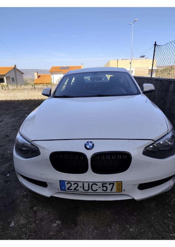 Fotografia de veículo: BMW Série 1 - 118d Pack M- Sem Motor- de 2012