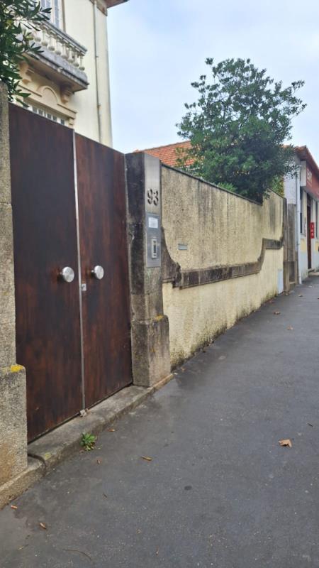 Fotografia de imóvel: Moradia em Vila Nova de Gaia, com cave 2 andares e logradouro