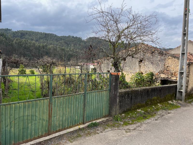 Fotografia de imóvel: Lote de terreno destinado a construção, em Sazes do Lorvão