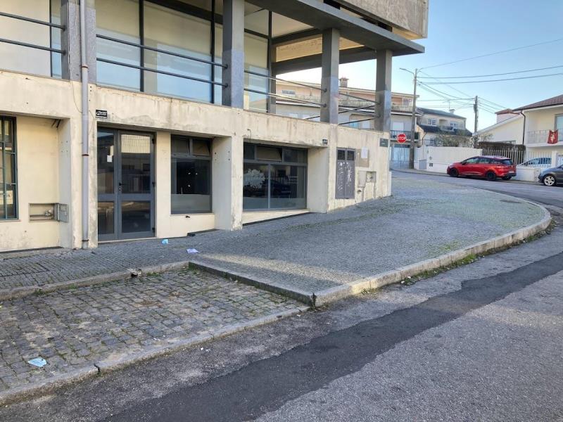 Fotografia de imóvel: LOJA EM FREAMUNDE COM 225 M2