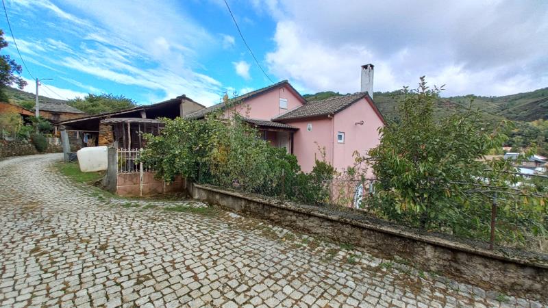 Fotografia de imóvel: Moradia V3 em França - Bragança