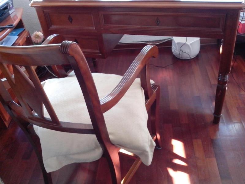 Fotografia de mobiliário: Verba 4 - mesa de escritório, cadeira com braços e conjunto de prateleiras