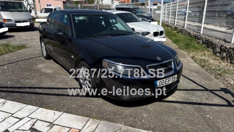 VEÍCULO DE MARCA SAAB E MATRÍCULA 00-EP-79