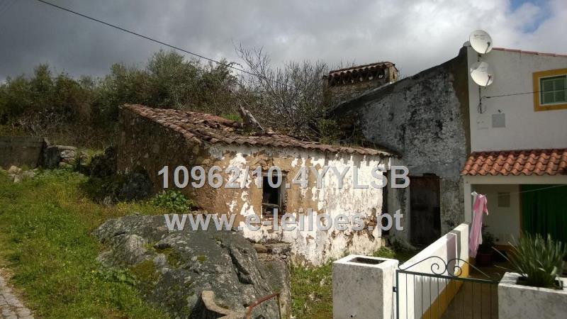 Prédio Urbano Sito em Carvalhal Barbudo, Urra, Portalegre