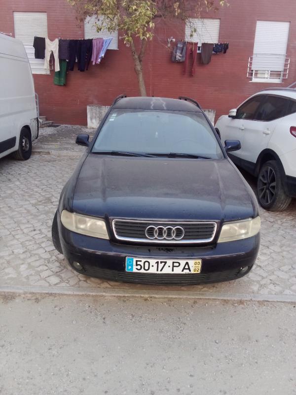 Fotografia de veículo: Veículo automóvel