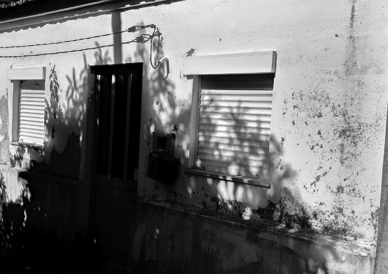 Fotografia de imóvel: Prédio urbano, destinado a habitação, tipologia 2 na proporção de 1/2