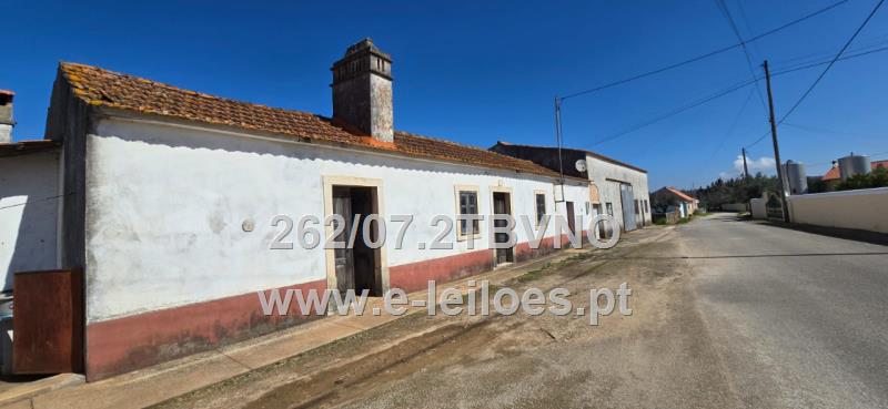 Prédio Misto em Abrã / Santarém