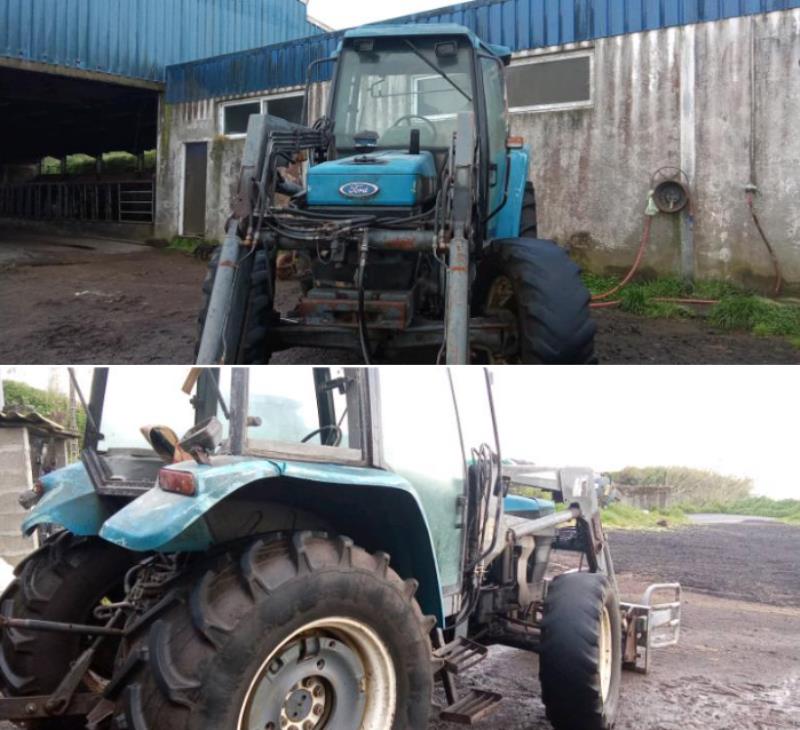 Fotografia de veículo: Trator Agrícola marca FORD, modelo 5640-4RM;