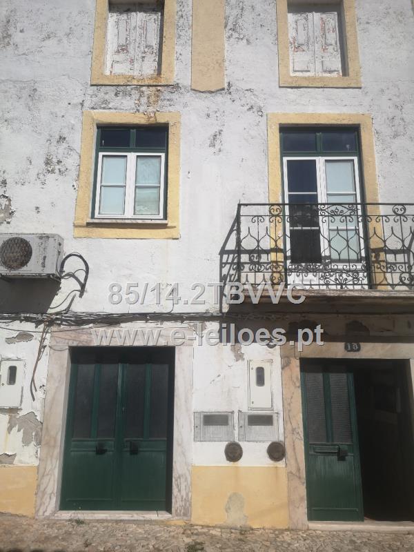 Prédio urbano, sito na Rua Silveira Menezes, em Borba (Matriz)