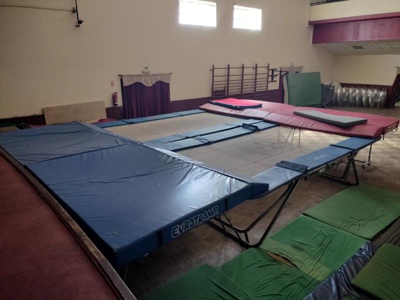 Fotografia de mobiliário: Lote de trampolins de ginástica