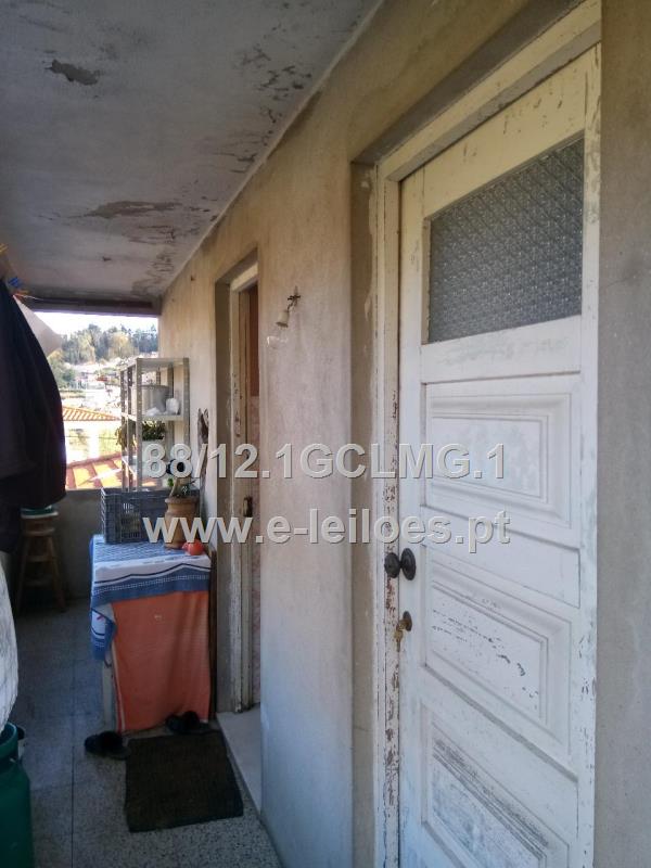 Casa de habitação com dois andares em Lamego ( Almacave e Sé)