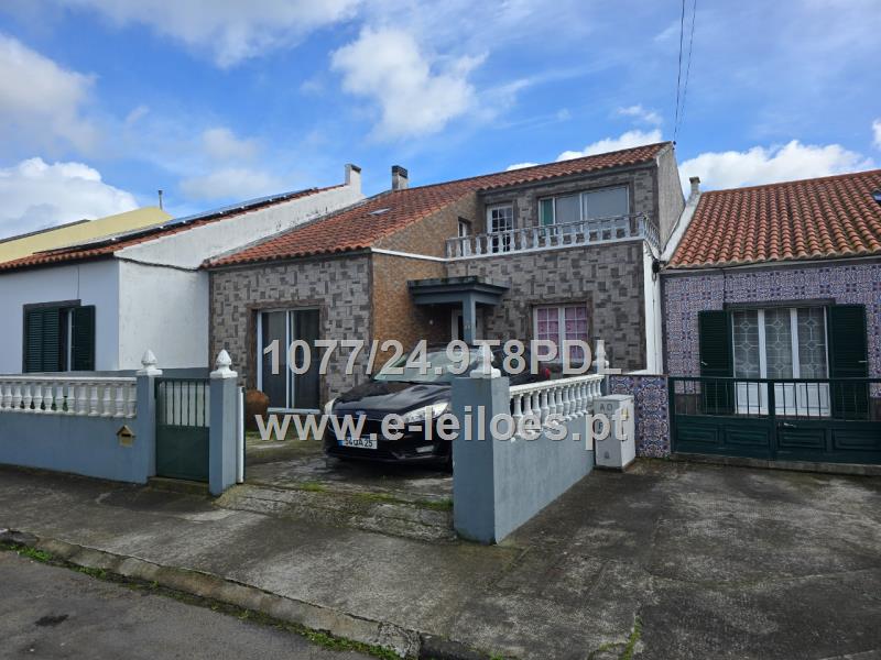 Prédio Urbano, sito na R. Cónego José Bernardo Almada, Fajã de Cima