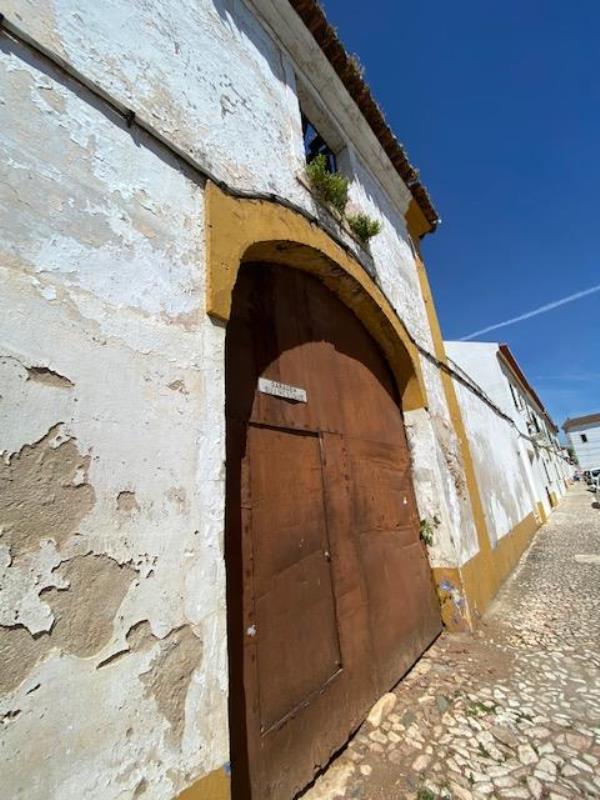 Fotografia de imóvel: Direito de 5/6 em fração autónoma H, arrecadação e logradouro, em Borba