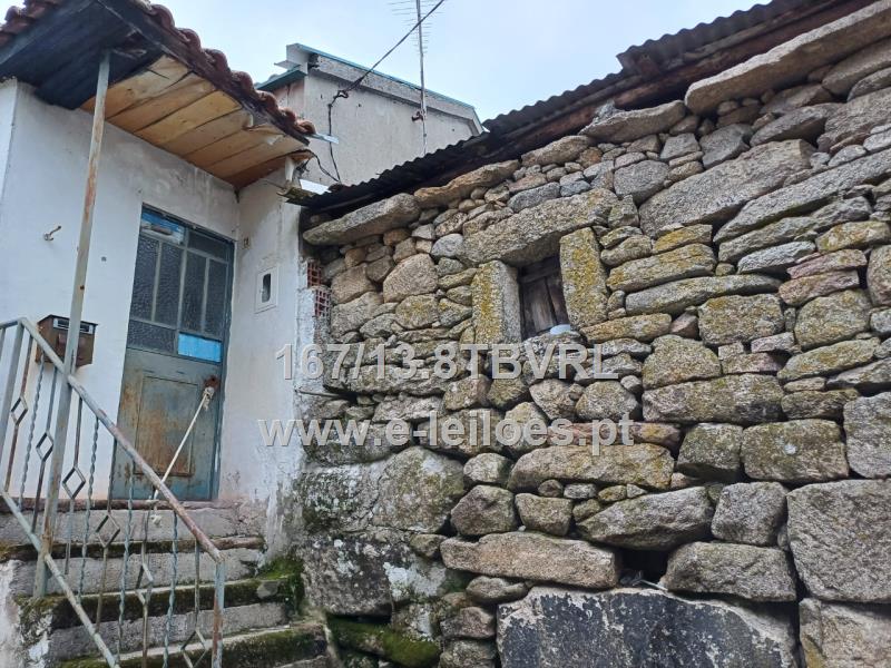 Casa de R/c e 1º Andar em Fiolhoso - Murça