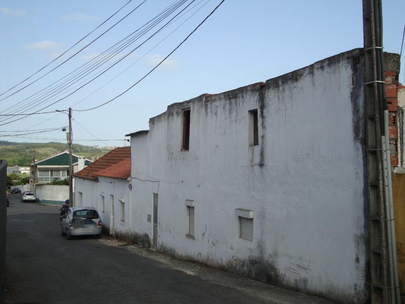 Fotografia de imóvel: Prédio urbano situado no Bombarral - Divisão de Coisa Comum
