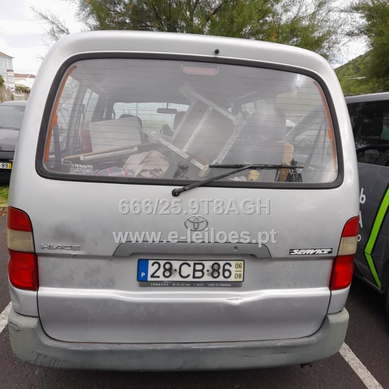 Toyota Hiace em Angra do Heroismo