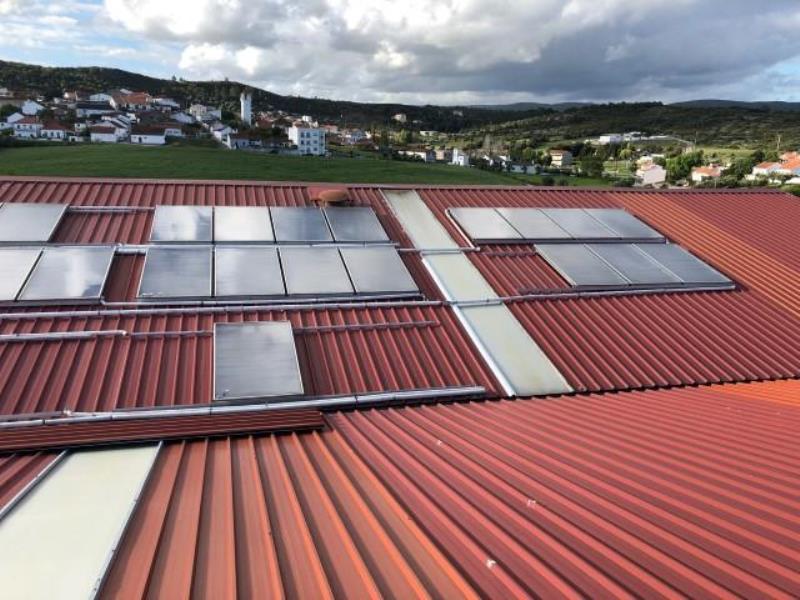 Fotografia de equipamento: 35 Unidade de sistema solar térmico