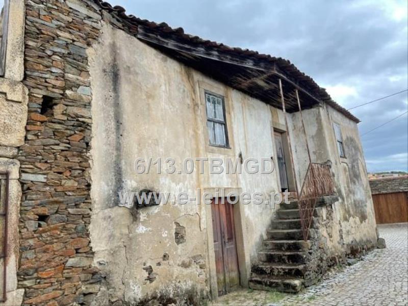 Moradia (em construção) em Soutelo, Mogadouro