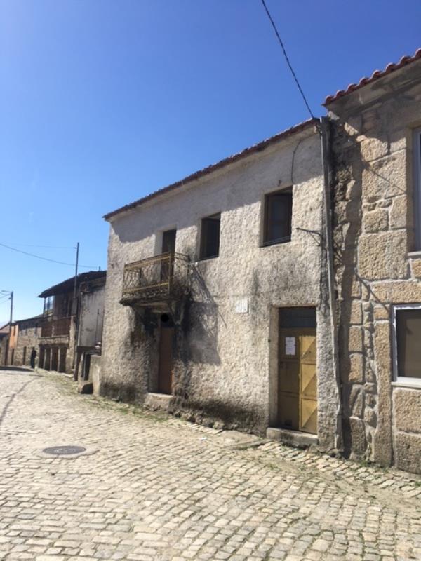 Fotografia de imóvel: 37/480 avos sobre Moradia do Tipo T2 sita em Mirandela.