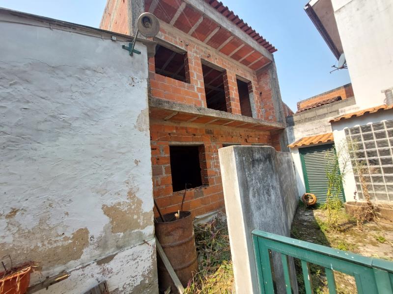 Fotografia de imóvel: 1/2 DE DOIS ARTIGOS URBANOS QUE SE ENCONTRAM FISICAMENTE UNIFICADOS, EM OBRA